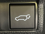 【パワーバックドア】スマートキーや運転席のボタンを押すだけでリアゲートが自動で開閉します!荷物を持っている時や、高い位置にあるバックドアを閉める際に便利な機能です♪
