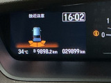 パーキングセンサーシステムは走行中に障害物が迫ると音と表示でお知らせ、低速走行時時の安心感を高めます