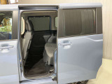 【両側オートスライドドア】子供を乗せたりするのにも隣のお車を気にせずストレスフリー★雨の日などはリモコンキーからドアの開閉ができとても便利な両側オートスライドドア★