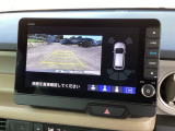 バックモニター付きで、車庫入れやバック時の後方確認をサポート。