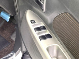 【電動格納ミラー】サイドミラーは電動格納式となっており、狭い駐車場でもキズがつくリスクを抑えられます。