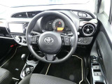 【運転席まわり】・・・ハンドルやシートなども隅々までクリーニング済み。キレイな車内でドライブがより一層快適にお楽しみいただけると思います。