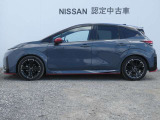 ボディカラーはニスモステルスグレー/ブラック。内外装で気になる点は何でもお聞き下さい。丁寧にお答え致します!お気軽にご相談下さい