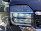 【LED・HIDヘッドライト】 ハロゲンヘッドライトに比べて大光量で、遠方視認性を向上させてくれる為、悪天候や夜間の運転をより安全にサポートしてくれます