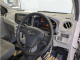 見通しのよいすっきりとした視界で、誰でも運転しやすいです。運転のしやすさは疲れにくさにも繋がりますよ♪