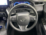 インテリアに合わせたデザインのステアリングは、運転される方のことも考え、運転しやすい形状、大きさです。是非一度、実際に触ってお確かめください。