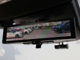 車両後方を映し出します・スマートルームミラー装備です。
