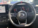 【プロパイロット】高速道路走行時にアクセル・ブレーキ・ステアリングを車両が制御する事で、渋滞時のイライラやロングドライブのストレス軽減に繋がります。運転支援システムとしてご利用頂けます。