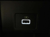 USB充電専用電源ソケットも付いています。モバイル機器などの充電専用