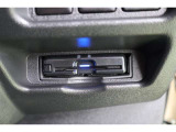 ETCはビルトインタイプでスッキリとしています。納車前には使用できるようにセットアップをさせていただきます。ETCカードの取扱もしておりますのでご相談くださいね。