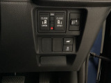 隣の車との距離が近い駐車場でも、ぶつける心配をせずスムーズに開閉。限られたスペースを賢く使う、暮らしに寄り添った設計が魅力です。