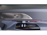 【メモリー付パワーシート】シートをかたどった調整スイッチはメルセデス・ベンツが特許を持っています。様々な体型の乗員に合わせた、きめ細かい調整が可能になっています。