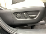 シートメモリー機能を備える10WAYパワーシートを装備!体格や好みに応じたポジションをスムーズに調整できます。