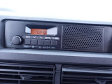 AM/FM対応ラジオデッキ装備。ラジオを聴きながら、運転中もリラックス!