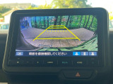 【バックカメラ】駐車時に後方がリアルタイム映像で確認できます。大型商業施設や立体駐車場での駐車時や、夜間のバック時に大活躍!運転スキルに関わらず、今や必須となった装備のひとつです!