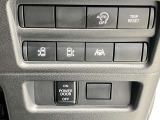 運転席から両側電動スライドドアの開閉ができます