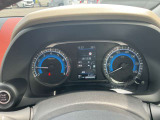 視認性の高いメーター類、安全運転に努められます。