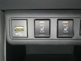 【シートヒーター搭載】シートを温めてくれる暖房機器です!長時間座っていると負担が掛かりやすい背中や腰、または冬場の寒い日に冷えやすい脚部に快適なぬくもりを♪