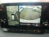 ☆全周囲カメラが駐車をアシスト☆4つの高解像度カメラで車の周囲を撮影!見えにくい死角の駐停車も驚く程に楽々です。バックカメラは、車庫入れの時は勿論、後方の安全確認もできて安心です♪