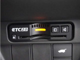 ◆ETC2.0◆進化したドライブ体験。料金収受システムだけだったETCが生まれ変わって、高速道路を賢く使うETC2.0に進化しました。多彩な情報サービスが便利で快適なドライブ体験を提供します。