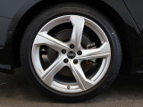 アルミホイール5アームダイナミックデザイン8.5J x 19 245/45R19
