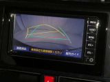 【バックカメラ】駐車時に後方がリアルタイム映像で確認できます。大型商業施設や立体駐車場での駐車時や、夜間のバック時に大活躍!運転スキルに関わらず、今や必須となった装備のひとつです!
