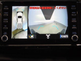 車両を上から見たような映像を映し出すパノラミックビューモニター付きです。