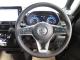 運転が楽しくなる明るく開放的な運転席まわりです。