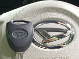 【キーレス】少し離れた場所からでもボタン一つでドアの開錠・施錠ができるのでとっても便利!ドアの鍵穴周りに傷をつけることもありません♪