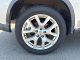 【純正アルミホイール】純正設計ならではの美しいデザインと精密な仕上げで、車両全体のスタイリングを引き立てます。