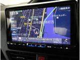 純正ナビを装備。タッチパネル式で使いやすく、お出かけもラクラクです。