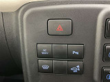 コーナーセンサーを車の前後に装備。障害物までの距離に応じて警告音を変えてお知らせ。縦列駐車時や駐車場・車庫などでの取り回しをサポートします。詳細は販売店スタッフまでおたずねください。