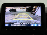 バックカメラの画像です。ガイドラインがスムースな車庫入れをサポートいたします!車庫入れの安心感がアップしますね☆