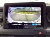 バックモニター付きで、車庫入れやバック時の後方確認をしっかりサポート。モニターに映し出される映像で死角も確認しやすく、狭い場所での駐車や後退時の操作をより安心して行えます。