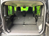 普段のお買い物や通勤、送迎等に十分な荷室スペースを確保しております。セカンドシートを倒すと、大きな荷物の積載も可能です♪
