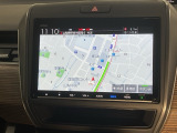 ダッシュボードに自然に溶け込むようにデザインされた純正メモリーナビゲーション。