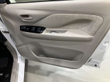 【運転席ドア】収納ポケットが付いているので運転席周りもスッキリ保てます★