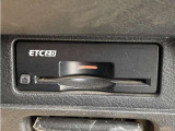 ビルトインETC(埋め込み型)。スッキリと収まっているのが特徴です。音声案内タイプ/アンテナ分離式。納車時には再セットアップ(情報の再登録)を行います。