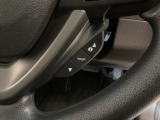 マルチインフォメーションディスプレイの表示はハンドル右側のスイッチを操作して変更できます。