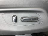 【電動シート】シート位置や角度を電動できめ細かに調整可能です。