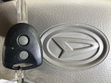 【キーレス】少し離れた場所からでもボタン一つでドアの開錠・施錠ができるのでとっても便利!ドアの鍵穴周りに傷をつけることもありません♪