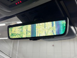 【デジタルインナーミラー】後席の大きな荷物や同乗者で後方が確認しづらい時でも安心!カメラが撮影した車両後方の映像をルームミラー内に表示。クリアな視界で状況の確認が可能です!