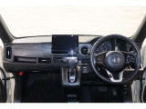 操作性に優れた運転席となります!小物入れや各ボタンの配置にこだわり、使いやすいです!座り心地もよく視認性も良好なのでロングドライブもお任せ下さい!