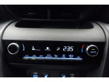 ★エアコンはオートタイプが装着済みです!オートモードにしておけば、車内温度を設定するだけで風の料や吹き出し口の切り替えを機械が行ってくれます!一年中快適な環境を作れますよ♪