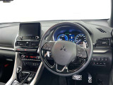 運転席まわりです。 各操作スイッチは使いやすい位置に配置されてます。