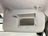 【運転席サンバイザー】鏡が付いているのでメイク直しなどにも便利★