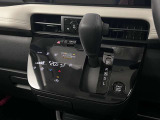 操作が簡単なシフトレバーですのでストレスなく運転が出来ますよ!