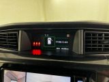 車内は明るくて見通しが良く、初めての方でも運転しやすい印象です。天井が高く圧迫感がないので、お子さまとのお出かけも快適に過ごせます。