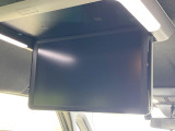 【15.6型フリップダウン】大画面モニターで後席でもエンタメをお楽しみいただけます。家族や友人とお出かけする機会が多い方に大人気です♪