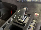 シフトレバーも操作性良く出来ています。運転縞柄ドライブモードを切り替え可能です。